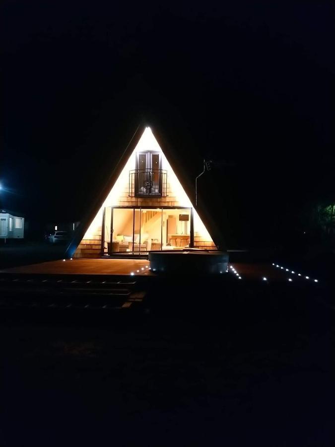 Widgeon Bespoke Cabin Is Lakeside With Private Fishing Peg, Hot Tub Situated At Tattershall Lakes Country Park Esterno foto