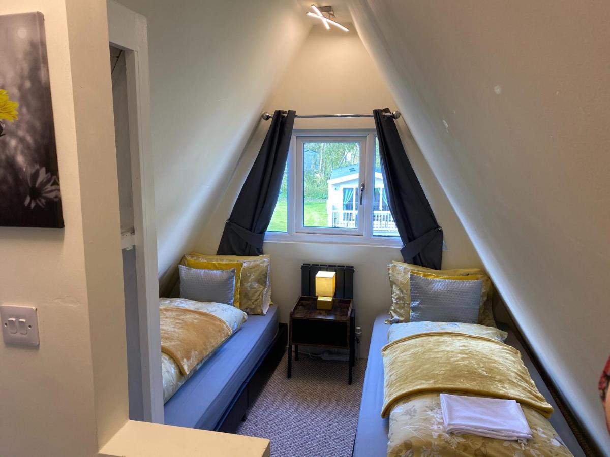 Widgeon Bespoke Cabin Is Lakeside With Private Fishing Peg, Hot Tub Situated At Tattershall Lakes Country Park Esterno foto